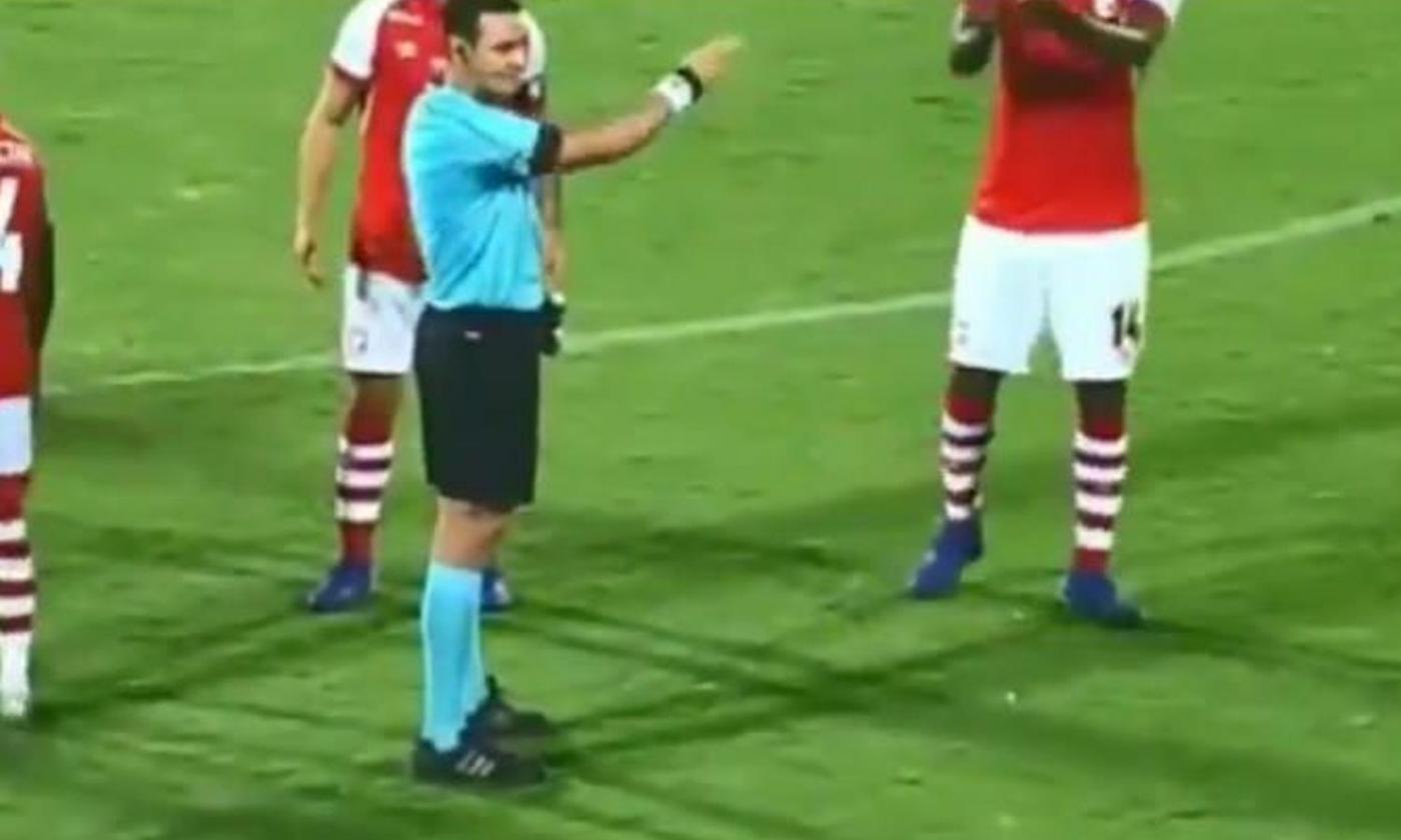 Clamoroso in Colombia: arbitro annulla un gol con il VAR... ma in Colombia non c'è il VAR! VIDEO