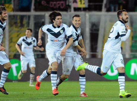 Serie B, tris di Benevento e Brescia. Vince il Lecce secondo, pari Palermo. 2-2 e spettacolo tra Foggia e Livorno
