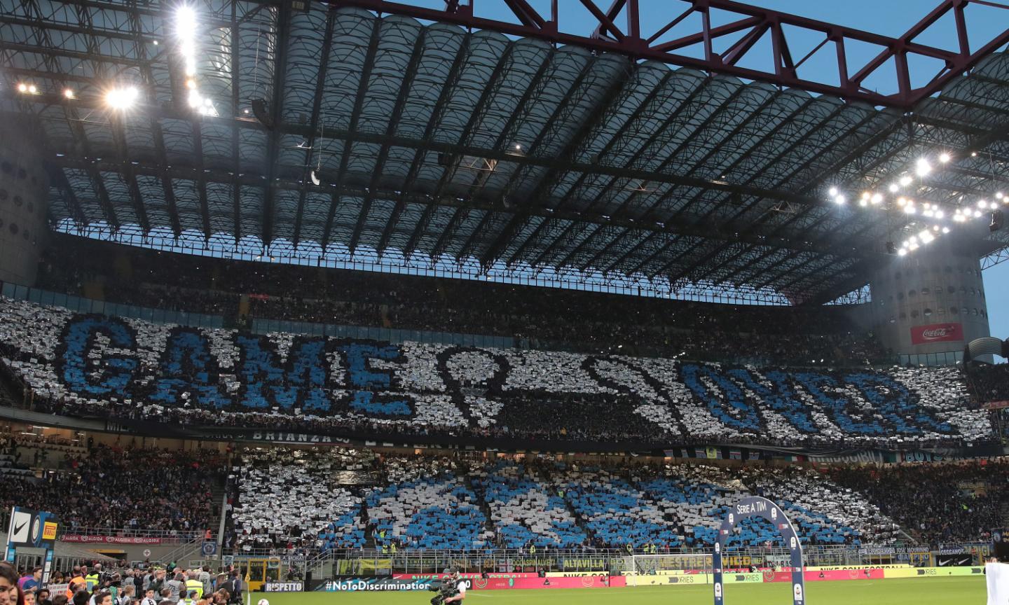 Inter-Juve, città tappezzata di manifesti con la scritta: 'Milano no gobbi'