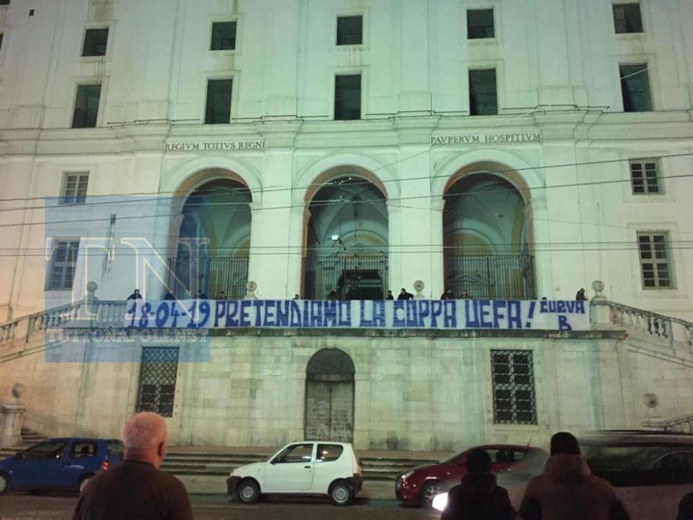 Napoli, striscioni della Curva B in città: 'Pretendiamo la Coppa'