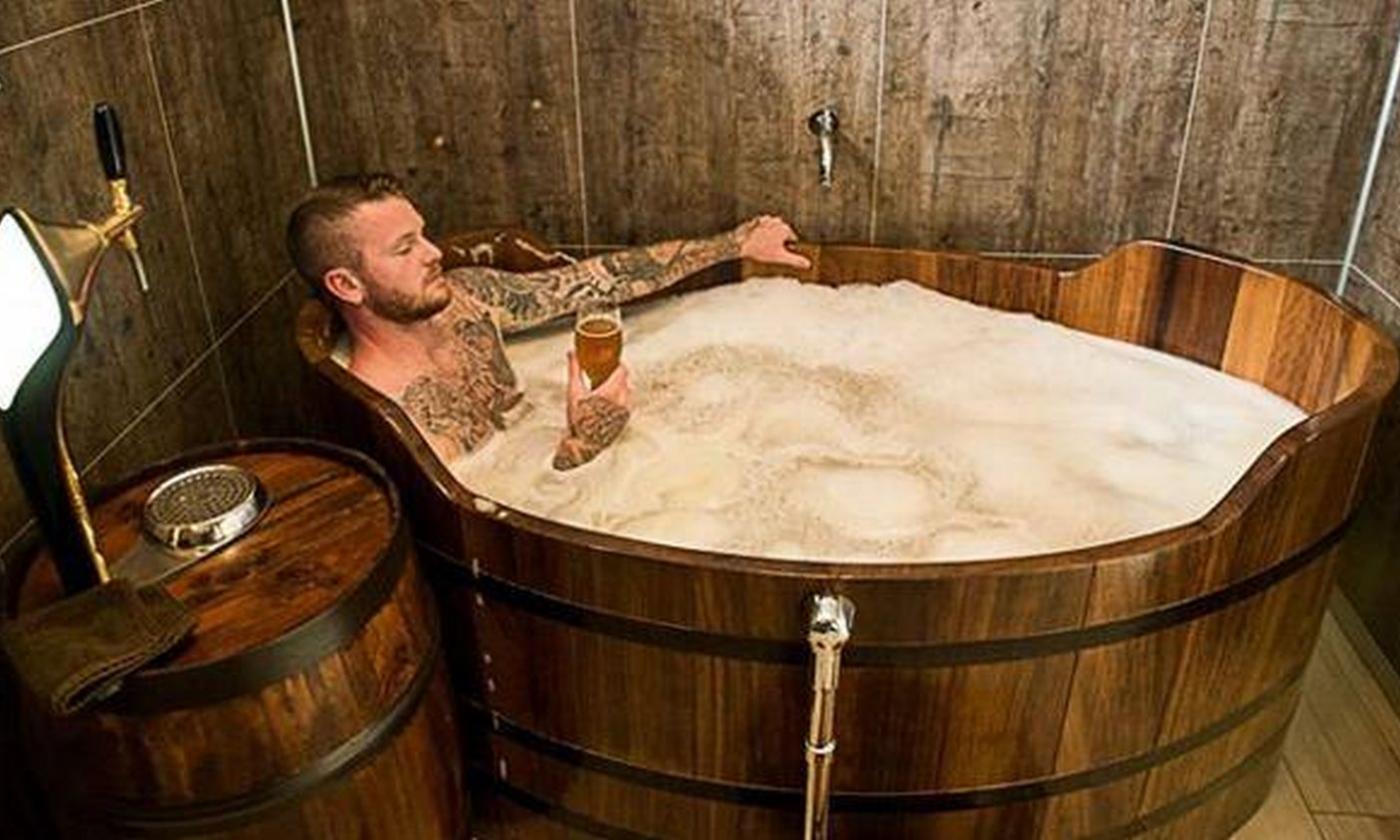 Momenti Di Gioia: Gunnarsson, il capitano dell'Islanda apre una Spa dedicata alla birra!