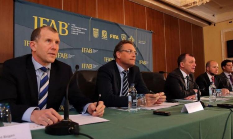 Ifab: 'Le 5 sostituzioni diventino permanenti'. Decisione ufficiale a marzo 2022