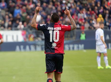 Cagliari, c'è la fila per Joao Pedro