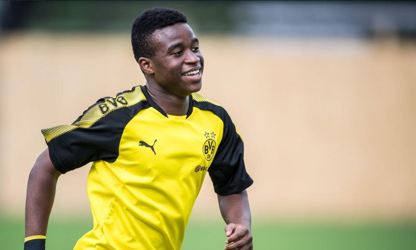 Dortmund, prodigio Moukoko: a 14 anni firma un contratto da 10 milioni di euro a stagione con Nike