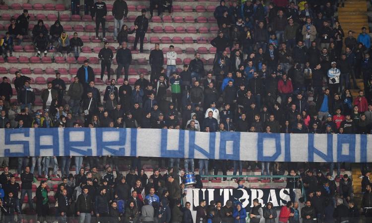 Napoli, striscioni e cori per Sarri: 'Uno di noi' FOTO