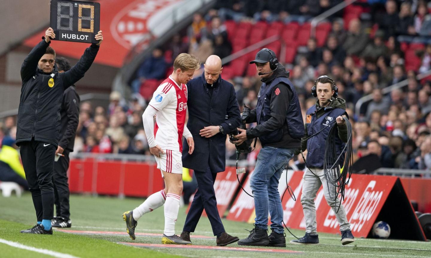 Allarme de Jong, lascia il campo dopo 28': Ajax in ansia in vista della Juve