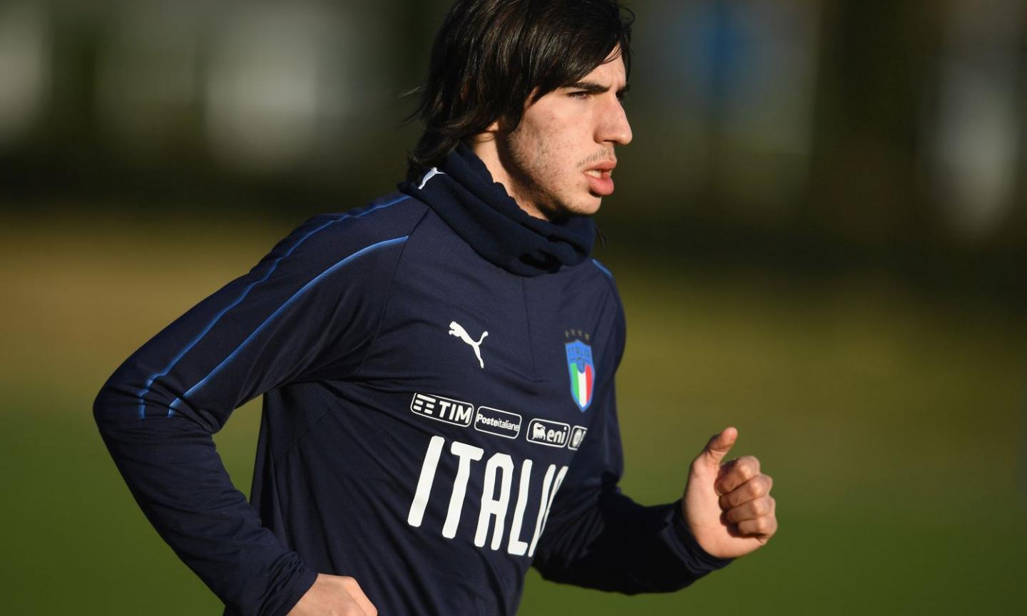 Tonali on his future: ‘I don’t know if I’ll go to Milan or Juve, maybe I’ll stay in Brescia.’