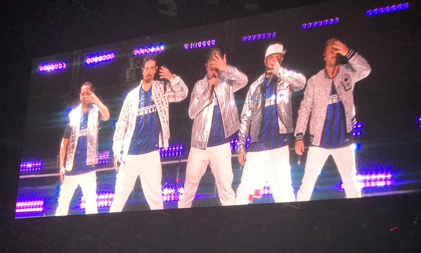 Backstreet Boys in concerto con la maglia dell'Inter VIDEO