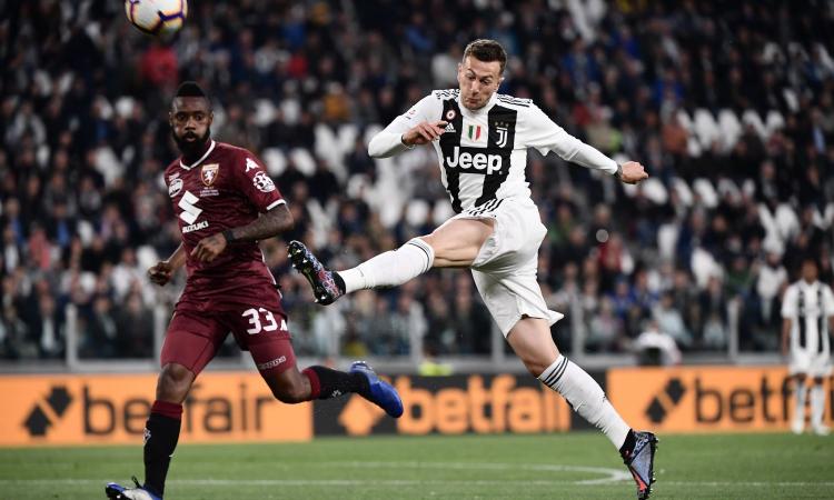 Juve, Bernardeschi: 'Nuova maglia? Ci siamo stupiti'