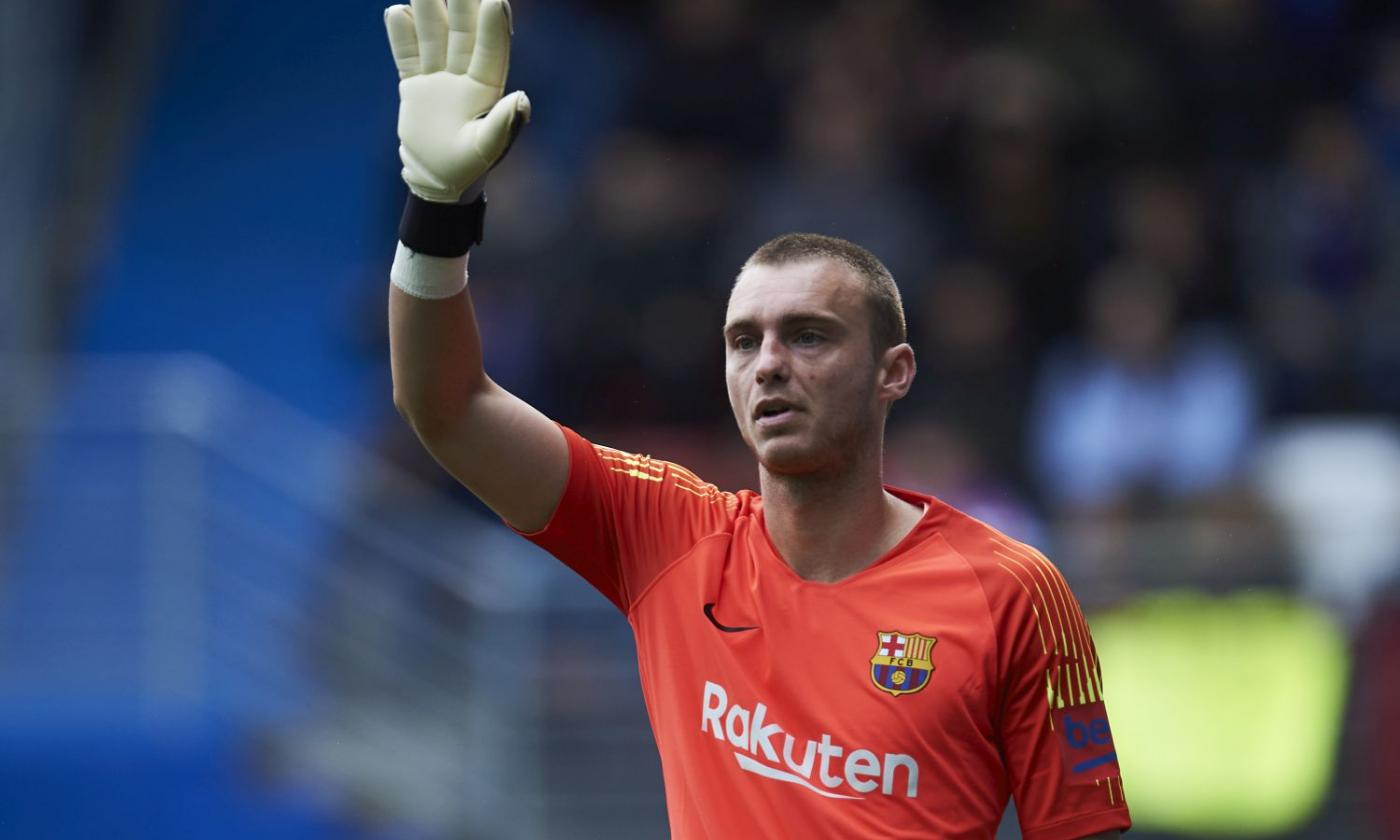 Barcelona goalkeeper Cillessen offers come get me plea 