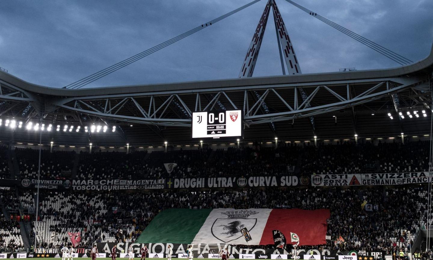 I tifosi della Juve omaggiano il Grande Torino: 'Onore ai caduti di Superga'