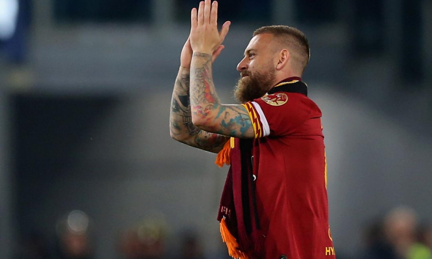 Roma, De Rossi in partenza per Buenos Aires con la moglie