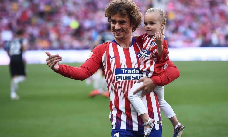 Griezmann torna all'Atletico Madrid: l'abbraccio VIDEO