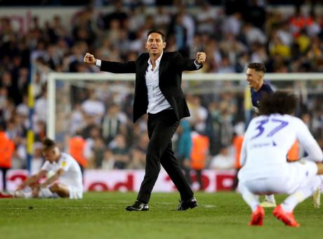 4-2 al Leeds di Bielsa, Derby in finale playoff: sarà Lampard contro Terry per la Premier
