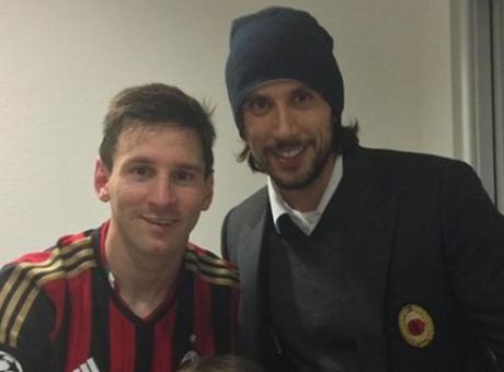 Messi con la maglia del Milan: 'Leo, vinci tutto che ti aspettiamo a  Milano' | Mercato | Calciomercato.com