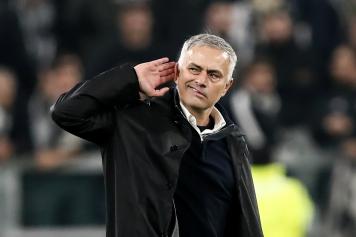 mourinho.orecchie.stadium.2018.19.356x237.jpg