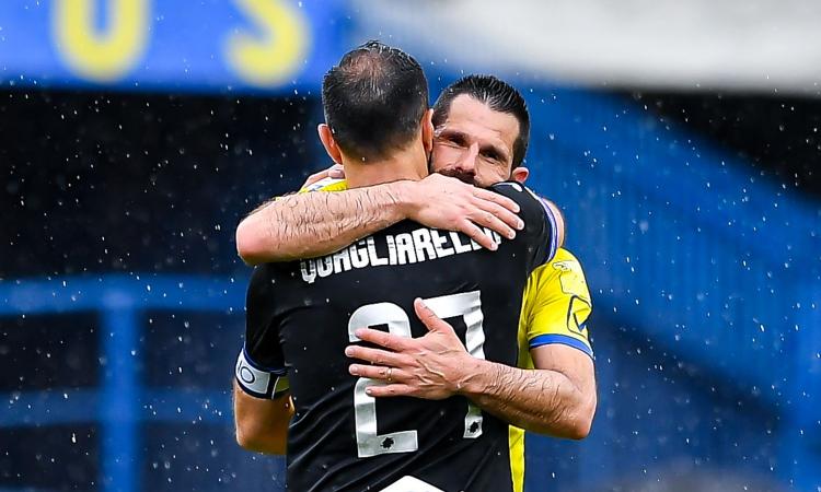 L'abbraccio fra Quagliarella e Pellissier: un po' di cuore in questo calcio bionico