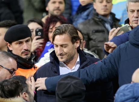 Ce l'ho con... Totti, in questa Roma non conti nulla. Se non lasci, sei complice