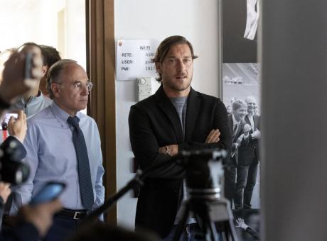 La dura risposta della Roma alle accuse di Totti: 'Ha una percezione fantasiosa dei fatti, lontana dalla realtà'