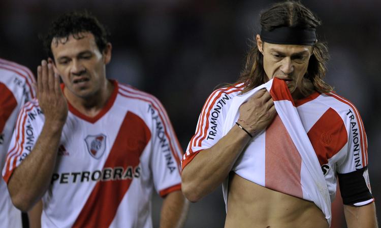 Almeyda: la depressione e l'alcol, il dramma del River in B e la richiesta di Maradona a Dio