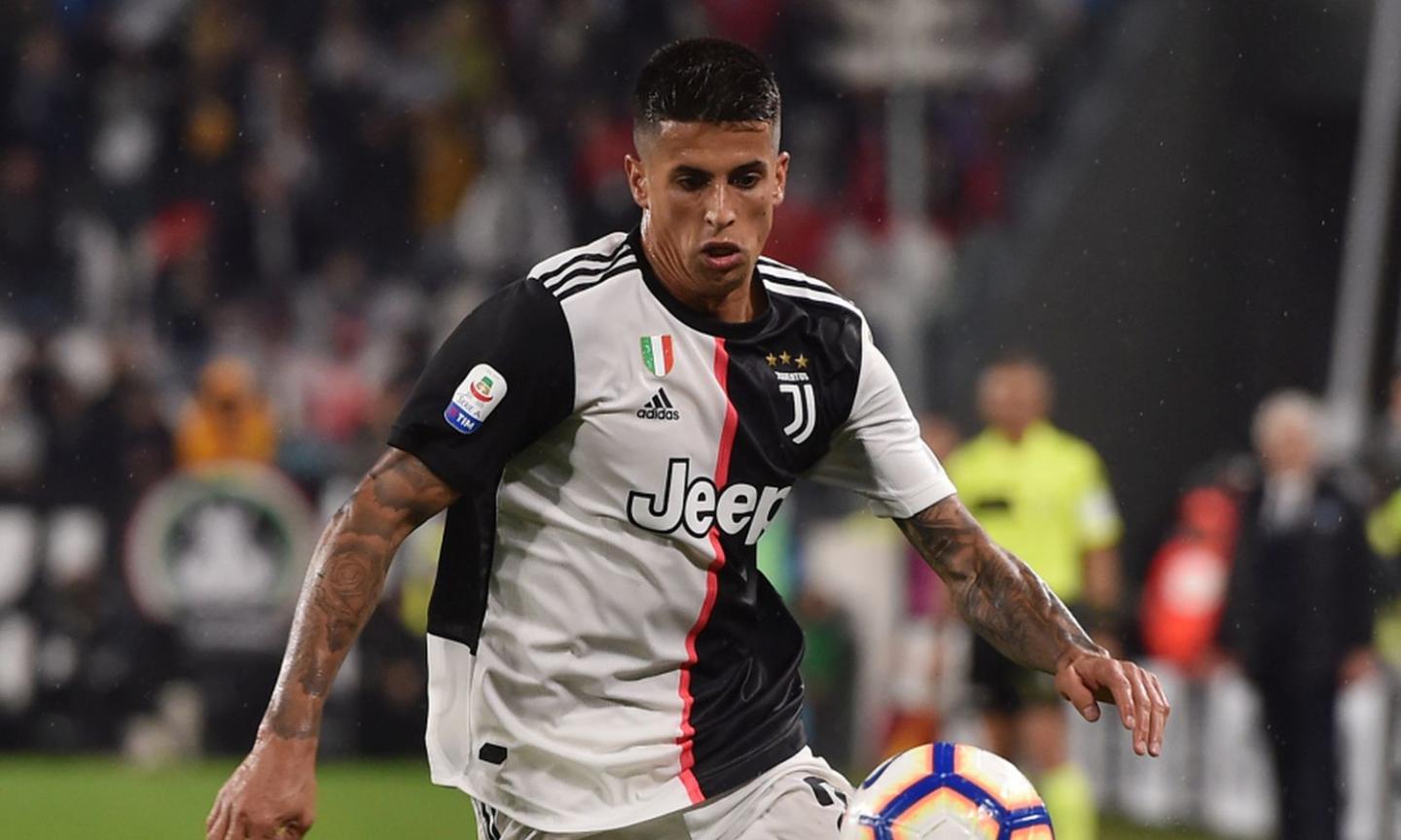 Barcelona join race for Juventus full-back Cancelo