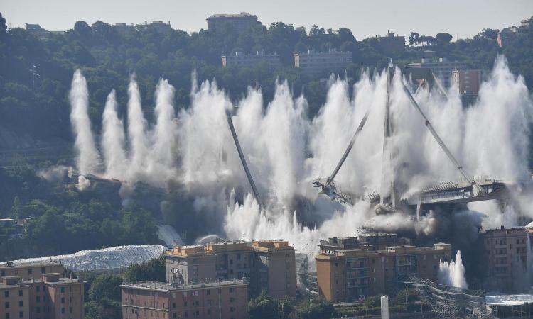 Ponte Morandi, un anno dopo. Il ricordo della tragedia tra vetrina e dolore