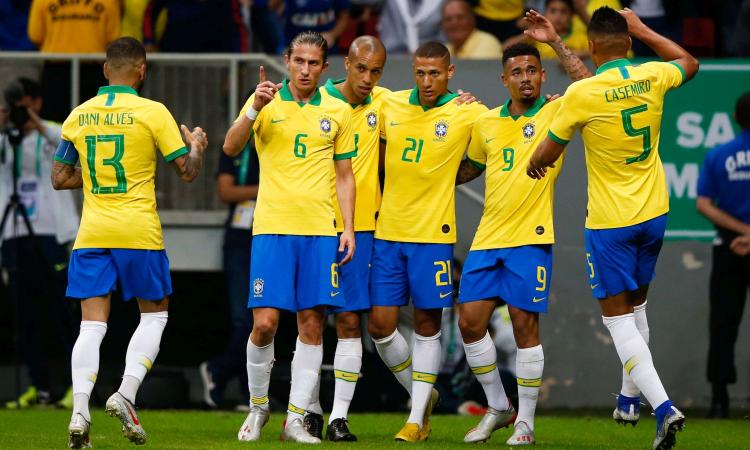 Quando i giocatori fanno gruppo (nei festini): il Brasile, lo scandalo Juve al Viva Lain e le 'ammucchiate' dell'Inter