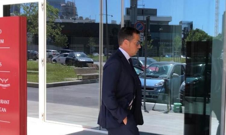 Serginho e l'agente di Calabria e Suso a Casa Milan