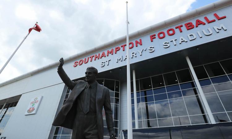 Scandalo in Inghilterra: ex allenatore Southampton condannato per abusi sessuali su 24 ragazzi