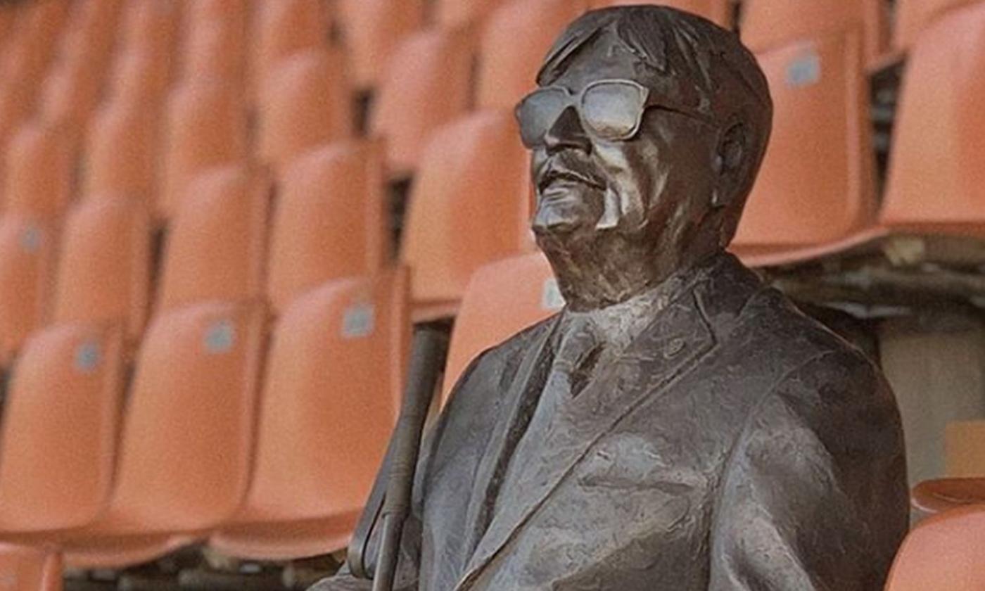 Valencia, statua al Mestalla in onore di un tifoso cieco scomparso che seguiva la squadra dal '50