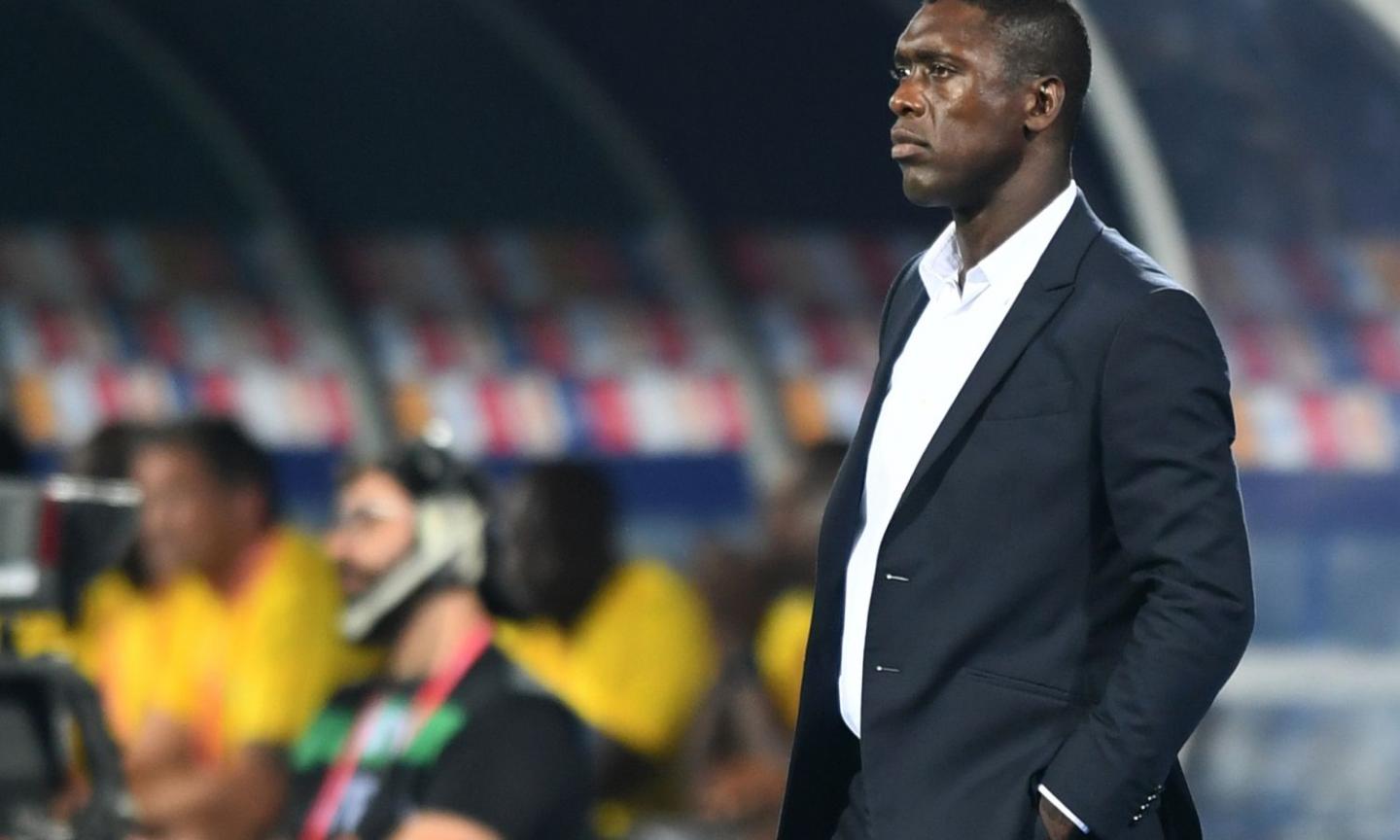 Camerun, UFFICIALE: esonerato Seedorf, via anche Kluivert