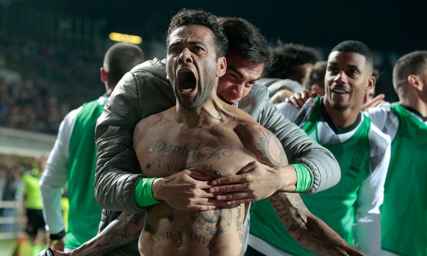 Dani Alves: 'Parigi bella... se ci vai una settimana, è piena di razzismo'