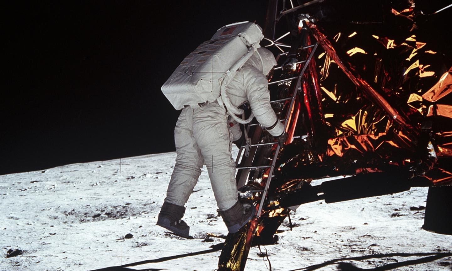 La Luna di Ormezzano: 'Io c'ero, vi racconto tutto: gli astronauti, i giornalisti, le donne e lo sport'