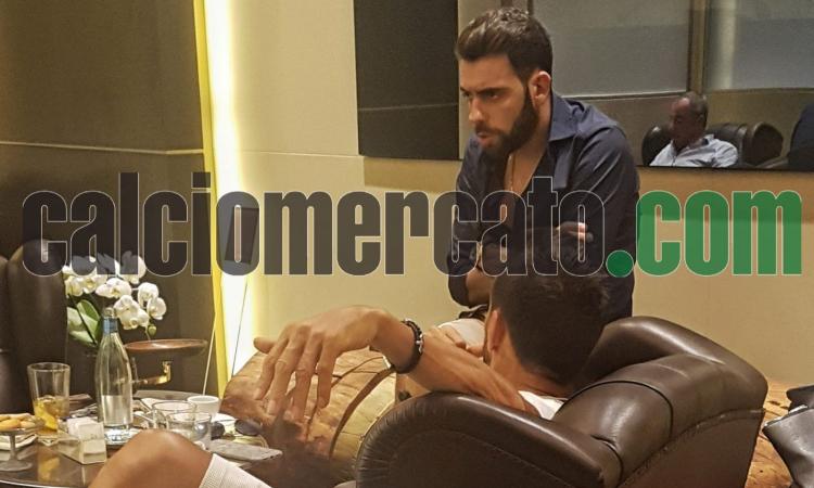 L'agente di Correa e Zaracho a Milano: il Milan accelera