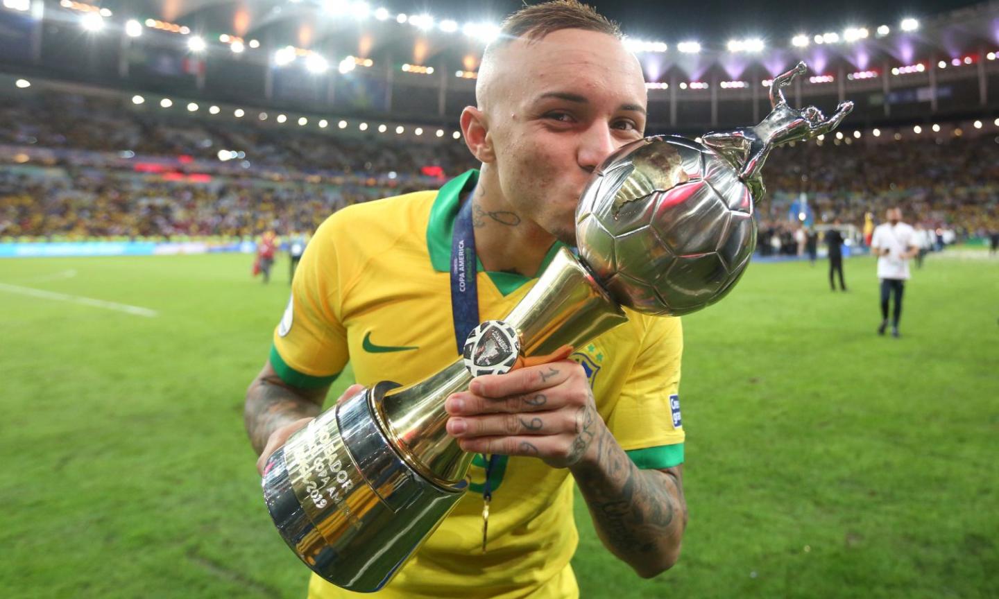 Napoli chasing Arsenal target Everton Soares