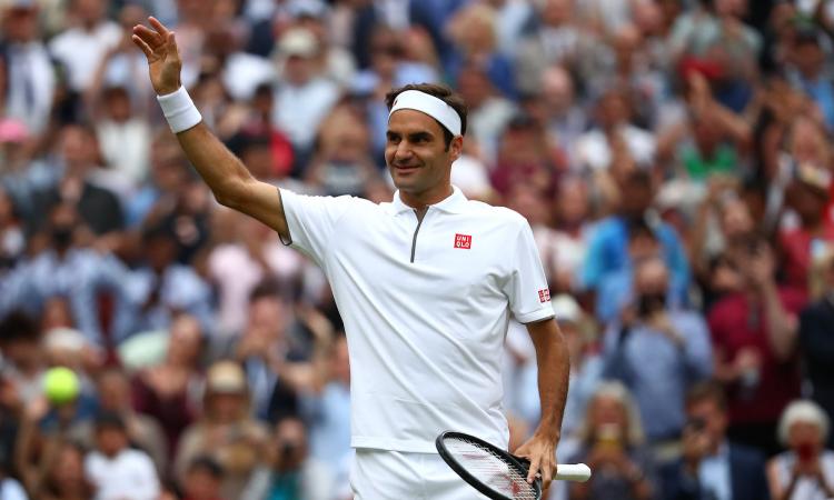 Wimbledon, Federer batte Berrettini e dice a un giornalista italiano: 'Cambia lavoro!' VIDEO