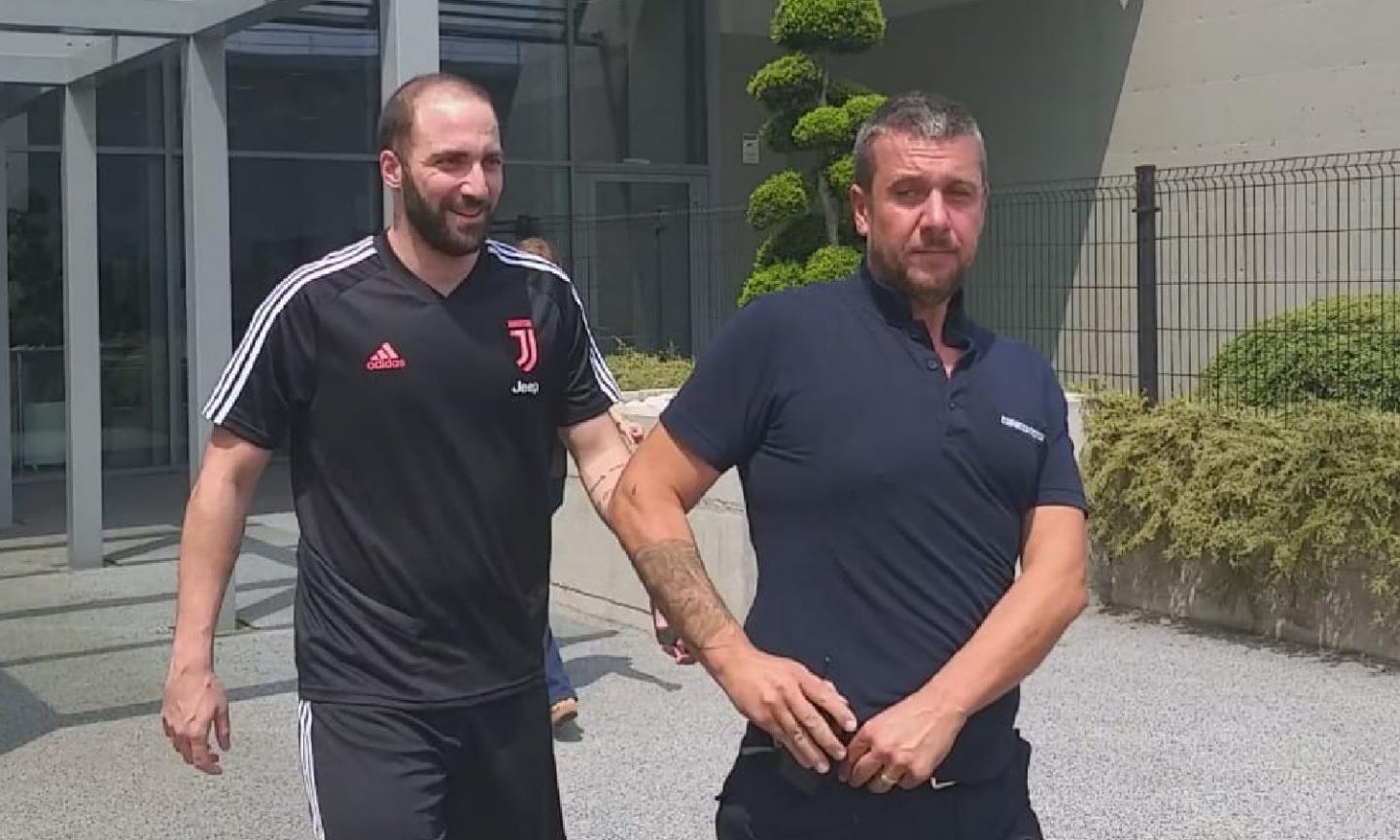 La Juve spinge Higuain verso la Roma: il Pipita fa muro e va a rapporto da Paratici e Nedved