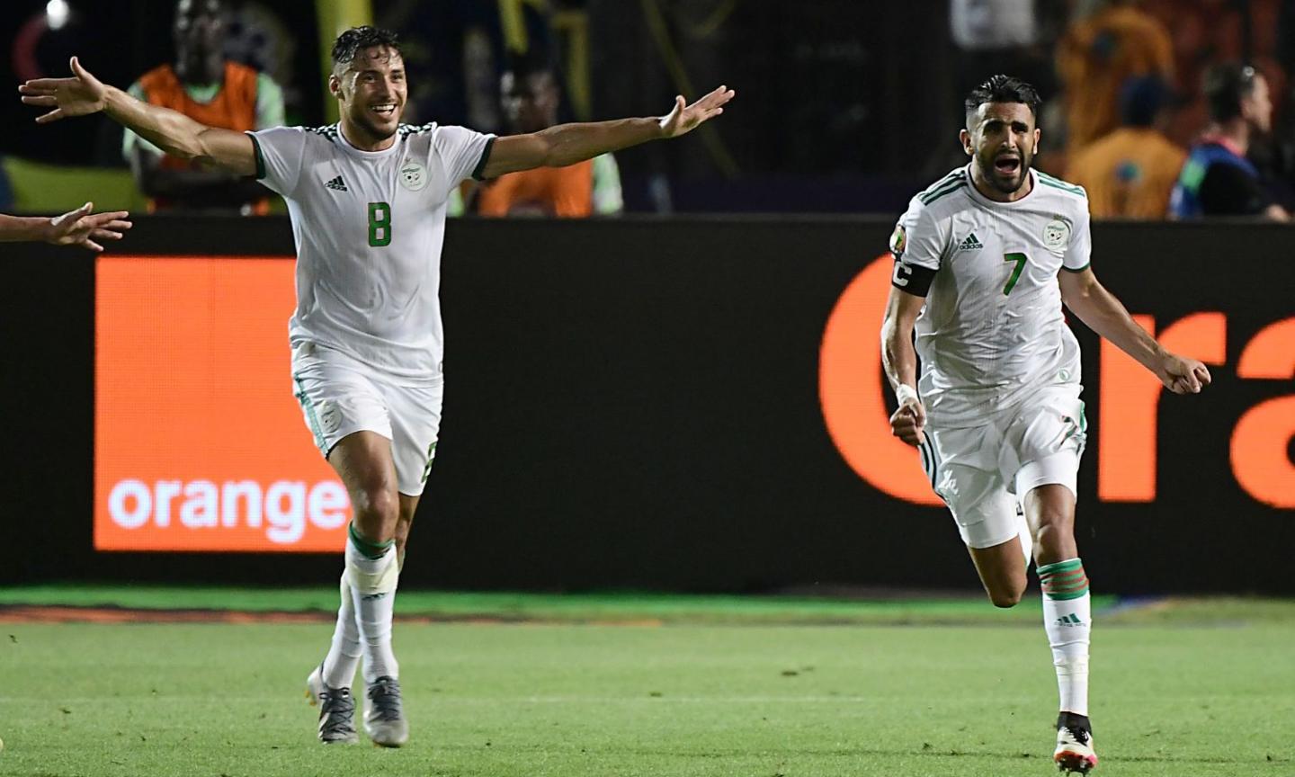 Mahrez e la dedica al politico razzista: 'Algeria e Francia insieme'. Ma a Marsiglia la festa diventa guerriglia VIDEO