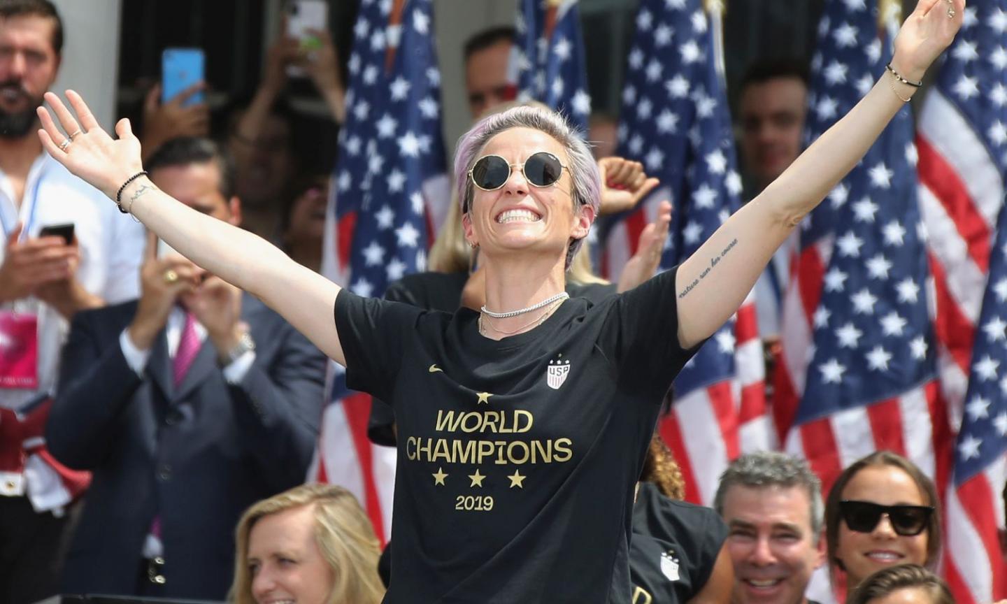 Il Pallone d'oro femminile Rapinoe sfida ancora Trump: 'Pronta a fare la vicepresidentessa per Biden'