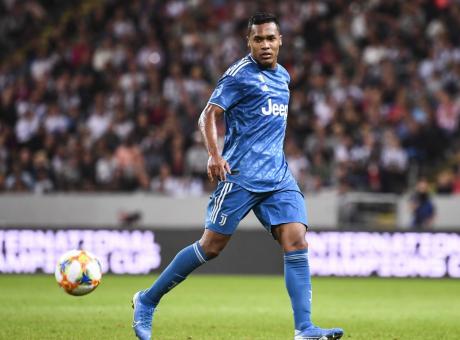 La Juve lascia Sarri senza terzini: Alex Sandro torna dalla nazionale e va subito in campo a Firenze