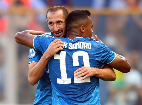 Juve, Alex Sandro: 'Mi sento in colpa se spendo 300 euro in una sera. Torino città difficile per un brasiliano'