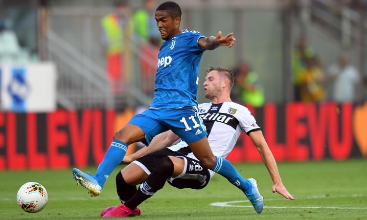 Juve, nessun infortunio per Douglas Costa: il messaggio su Instagram