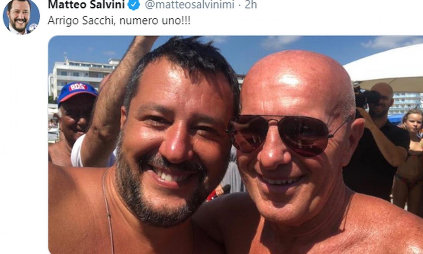 Salvini, selfie in spiaggia con Arrigo Sacchi: 'Il numero uno!' FOTO