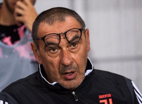 Polmonite Sarri: può saltare il Napoli. L'esperto: 'Fuma, è a rischio. Servirebbe un mese di riposo'