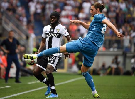 Parma-Juve, le pagelle di CM: super Douglas Costa, rimandato Rabiot