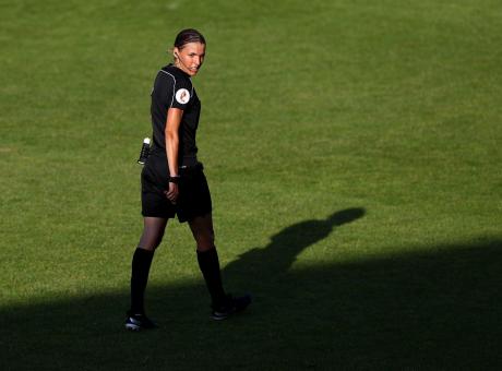 Supercoppa Europea, l'arbitro Frappart: 'Spero di essere un esempio per tutte le donne' VIDEO