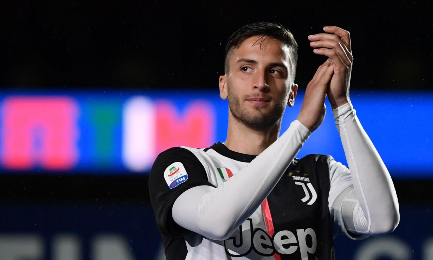 Report: Barcelona keen on Juve’s Bentancur