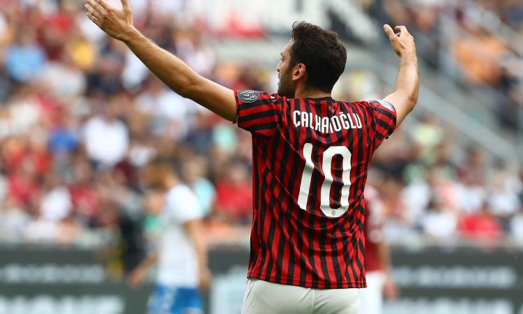 Milan, comunicazione importante all'agente di Calhanoglu
