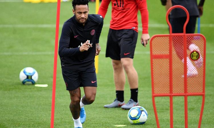 Il Real Madrid insiste per Neymar: maxi operazione con James e Varane