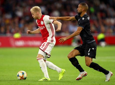 Van de Beek a sorpresa: 'Real Madrid? Ci sono molte possibilità che resti all'Ajax'